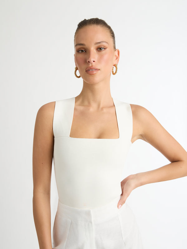 AMALFI LONGLINE KNIT TOP IN WHITE CLOSE UP