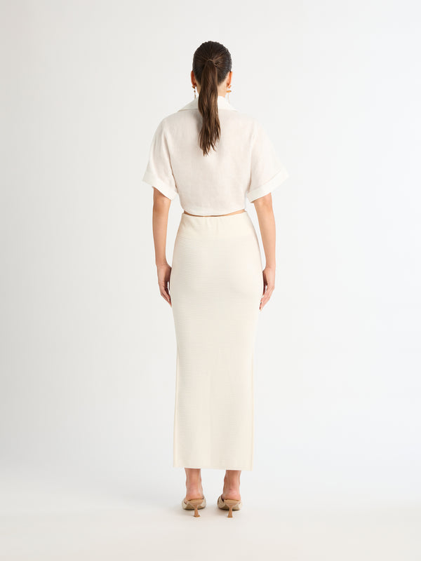 ALLURE SHORT SLEEVE CROPPED TIE FRONT SHIRT IN WHITE BACK SHOT