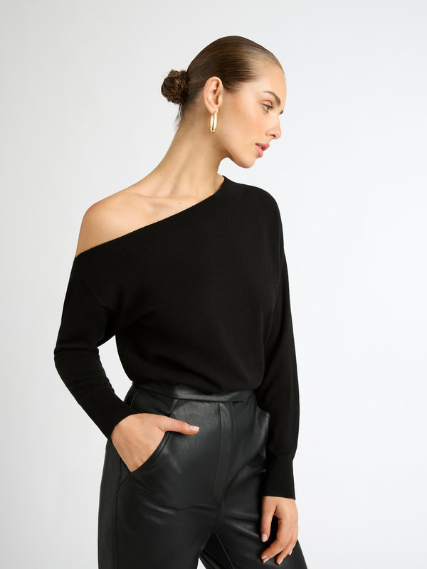 EVIE KNIT TOP IN BLACK DETAIL IMAGE