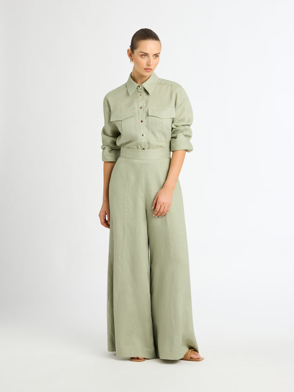 COASTAL LINEN SHIRT IN SAGE FRONT IMAGE STYLED 