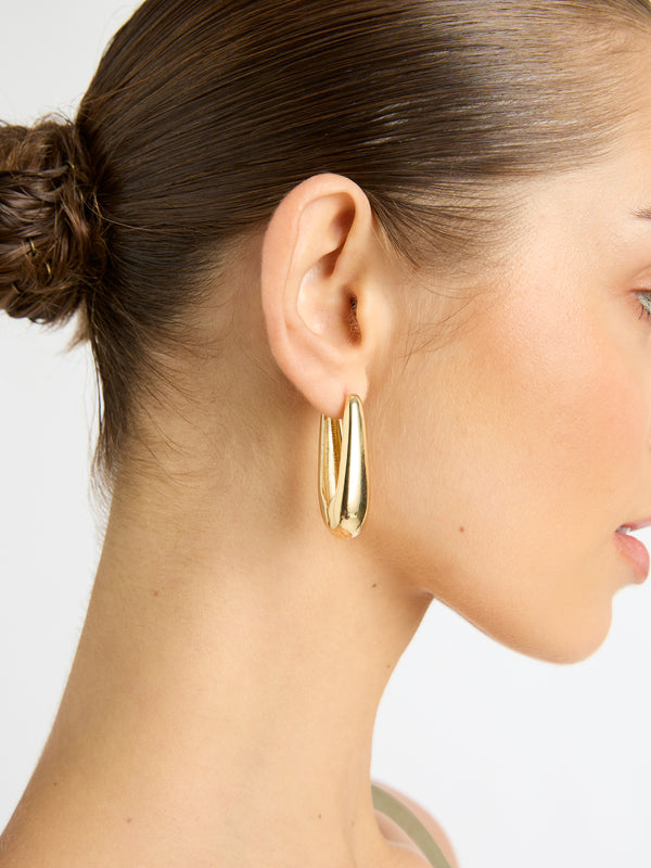 SKYSCRAPER EARRINGS GOLD MODEL IMAGE