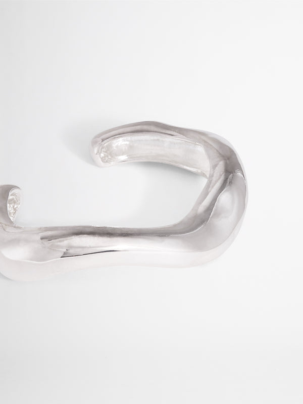SCULPTURAL BANGLE SILVER DETAIL GHOST IMAGE