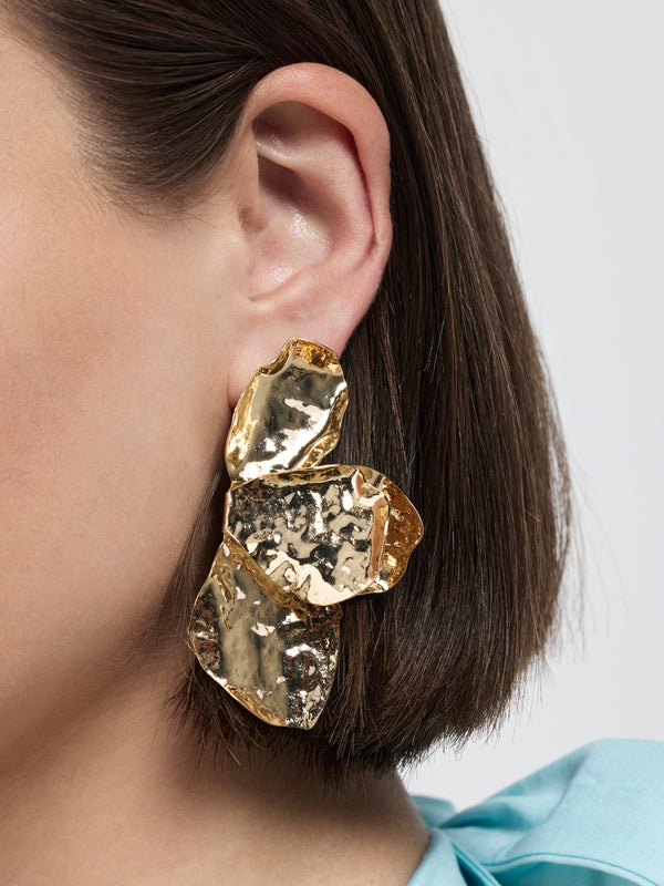 SHEIKE Raye Earrings Gold 1006873 Model Image