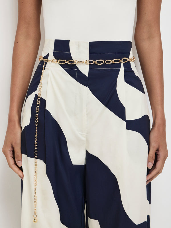 SHEIKE Tilly Chain belt Gold 1007346 Model Image