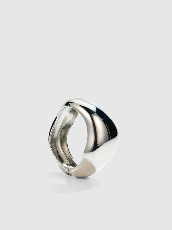 HERA BANGLE, close-up detail