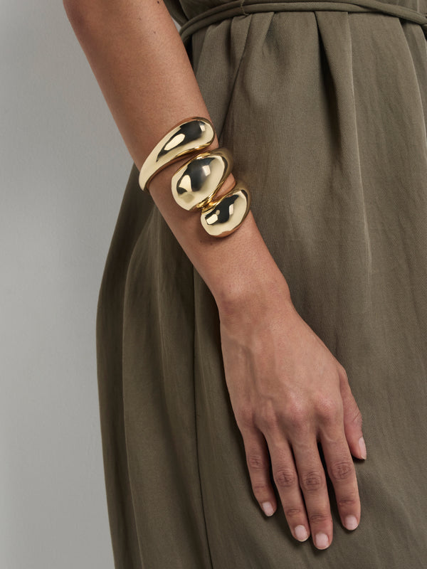 SHEIKE Roza Bangle Gold 1007783 Model Image