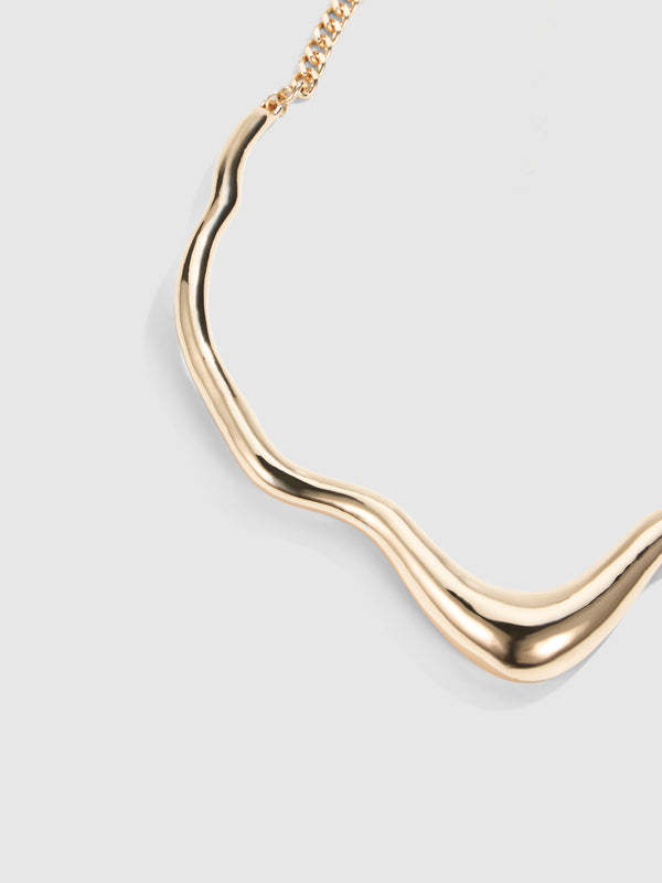 SHEIKE Molten Necklace Gold 107785 Detail Ghost Image