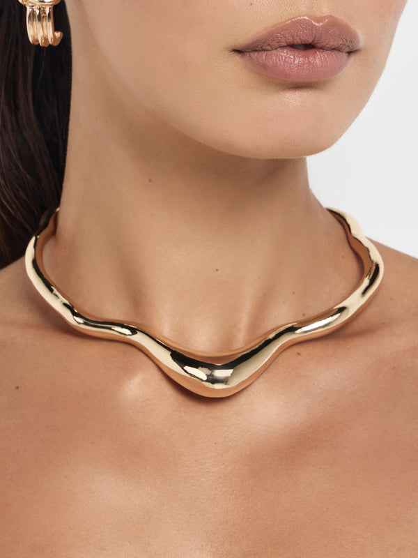 SHEIKE Molten Necklace Gold 107785 Model Image