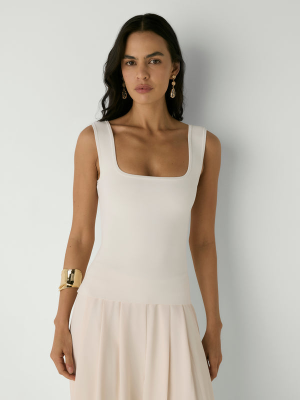 KAIA TOP, close-up detail on size 8 model