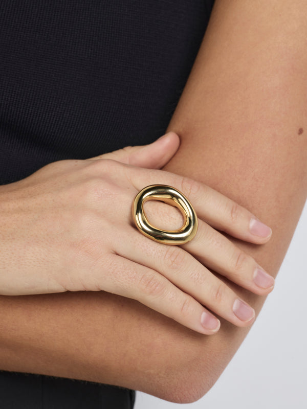 SHEIKE Celine Ring Gold 1007932 Model Image