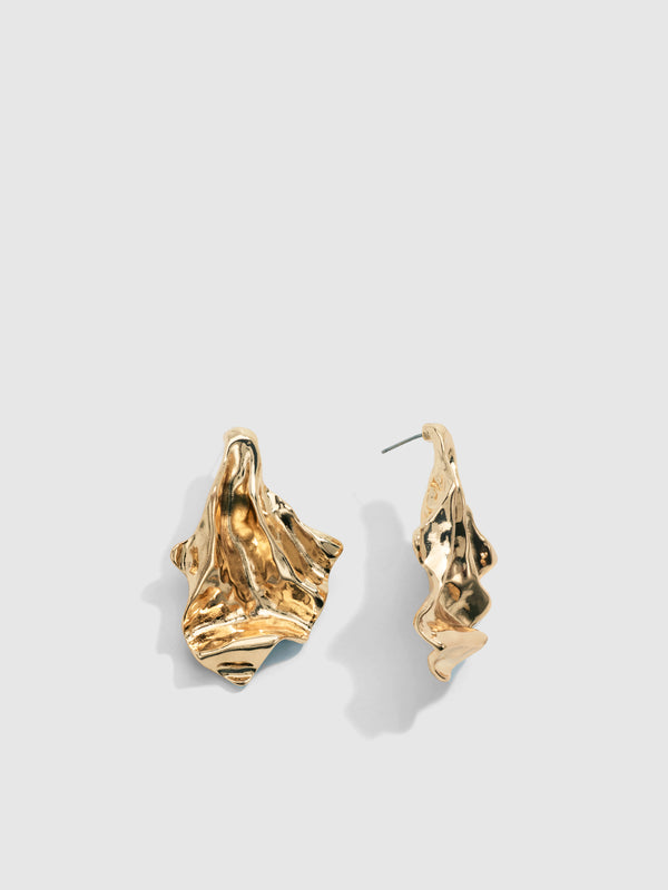 SHEIKE Kaia Earrings Gold 1007945 Detail Ghost Image