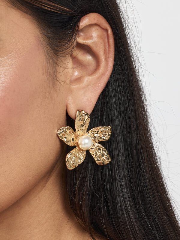 SHEIKE Poppy Earrings Gold 1007951 Model Image