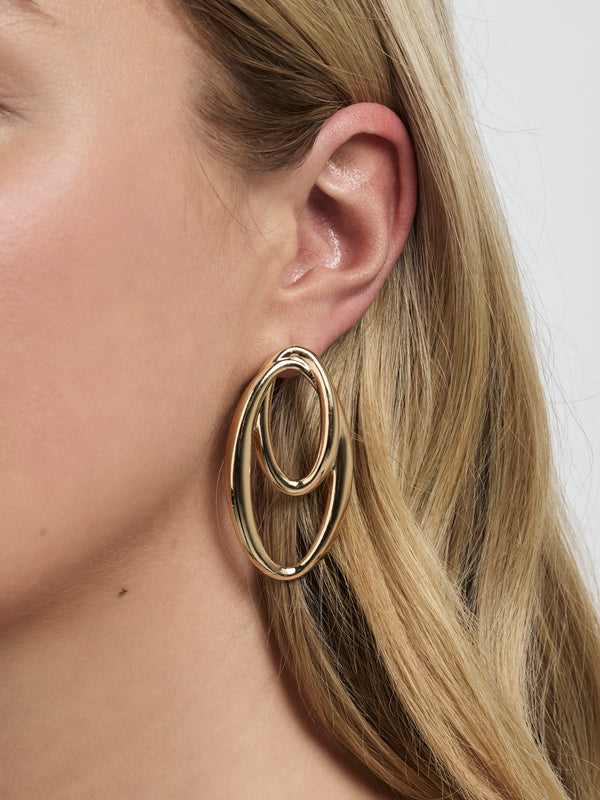 SHEIKE Clara Earrings Gold 1008043 Detail Model Image