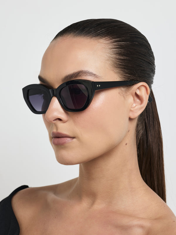 SHEIKE Mimi Sunglasses Black 1008120 Model Side Image