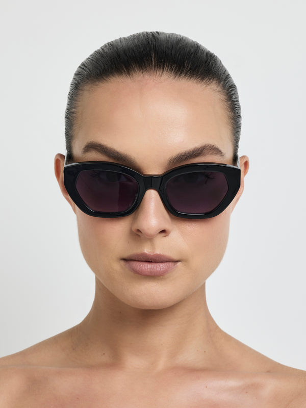 SHEIKE Mimi Sunglasses Black 1008120 Model Image