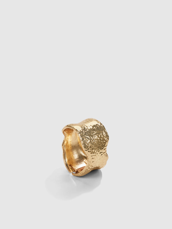 SHEIKE Laura Bangle Gold 1008429 Detail Ghost Image