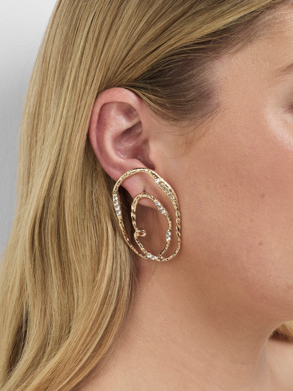 SHEIKE Remi Earring Gold 1008616 Model Image