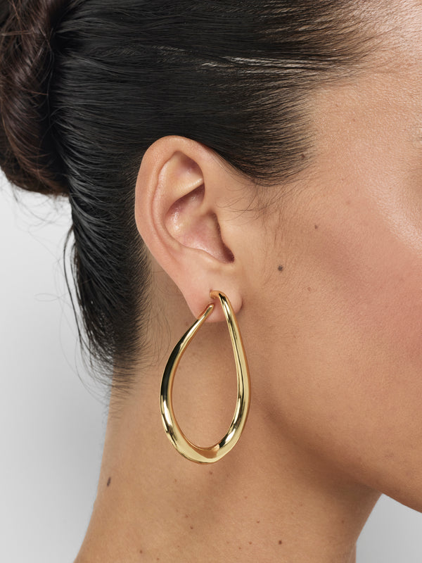 SHEIKE Tammy Earrings Gold 1008832 Model Image