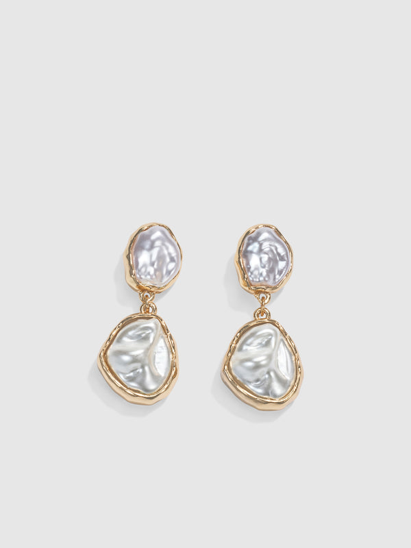 TERA EARRING, flat lay