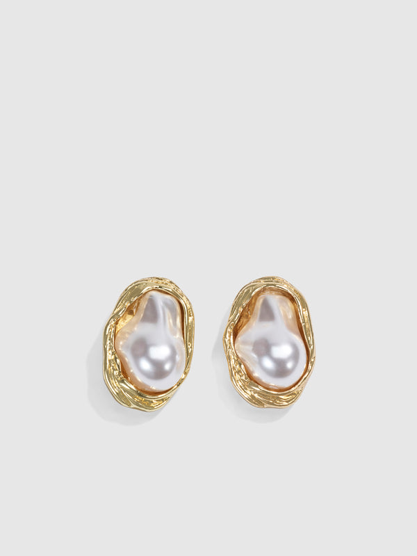 SOPHY EARRING, flat lay