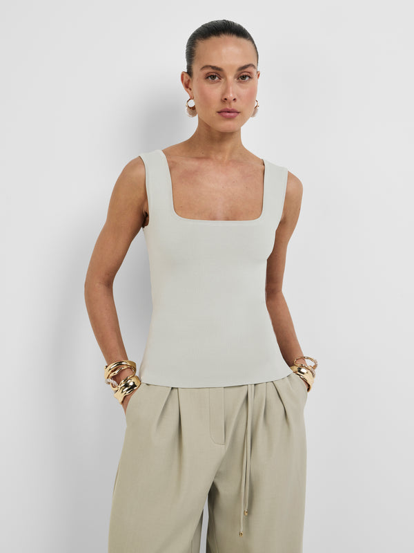 KAIA TOP, close-up detail on size 8 model