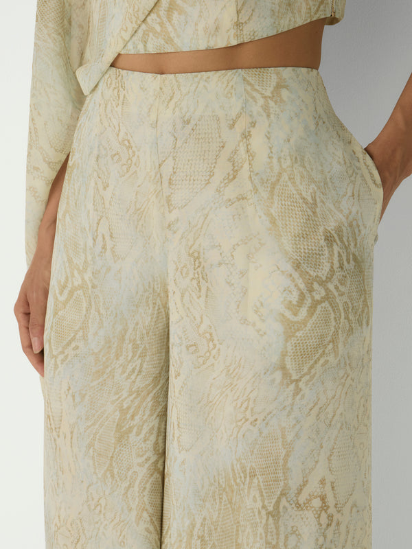 SYLVIE PANT, close-up detail