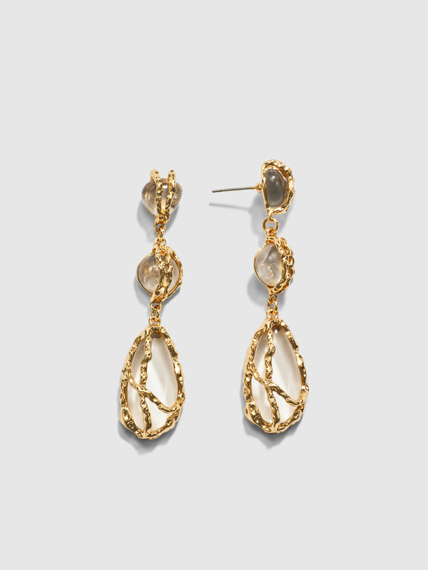 VERA EARRING, flat lay