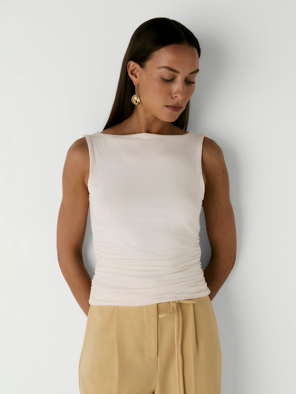 LOTTIE TOP, close-up detail on size 8 model