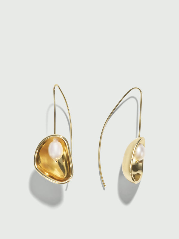 ASTER EARRING, flat lay