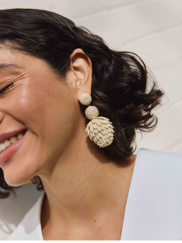 SHEIKE Outline Earrings Ecru 1008175 Campaign Image