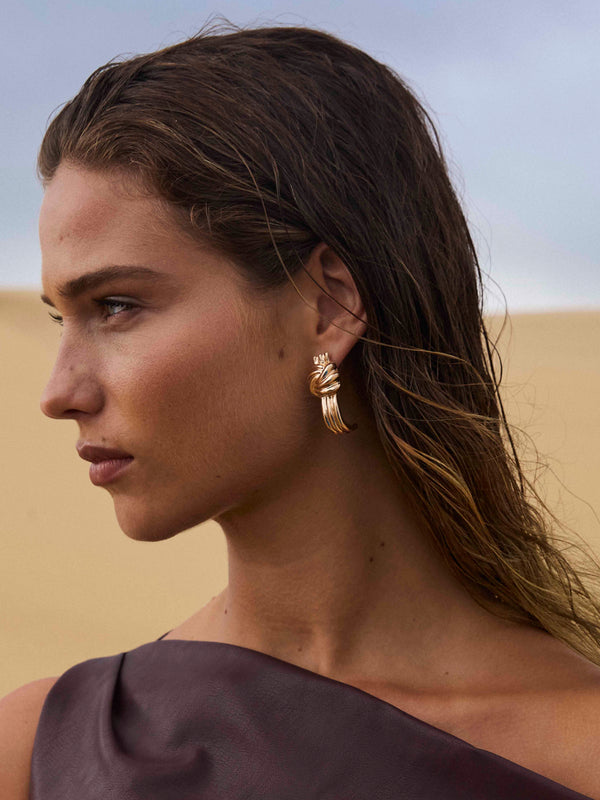 SHEIKE Knot Earrings Gold 1007781 Campaign Image