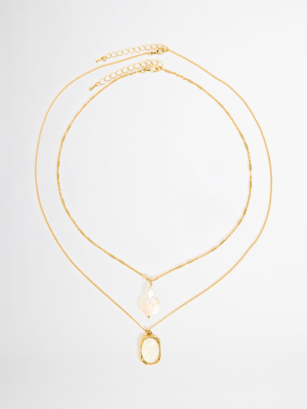 BRIELLE GOLD NECKLACE FLAT LAY