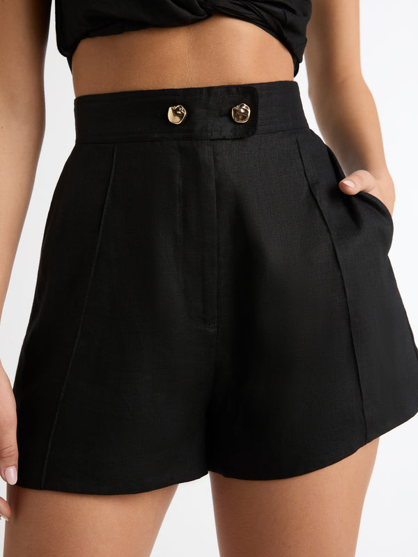 FRANKIE TAILORED LINEN SHORT IN BLACK CLOSE UP