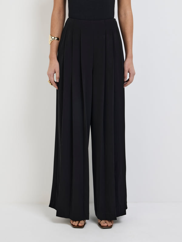 ADELE PANT, close-up detail on size 8 model