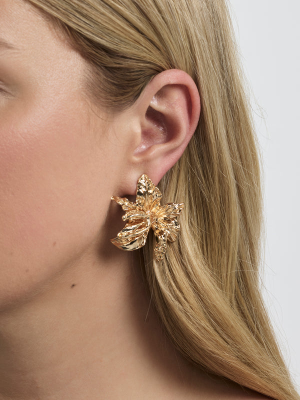 SHEIKE Poppy Earrings Gold 1008037 Detail Ghost Image