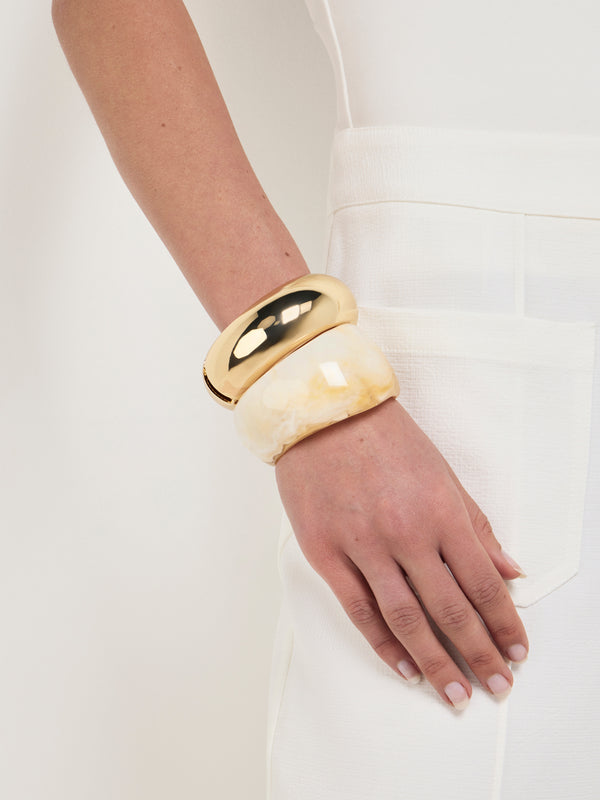 SHEIKE Leia Bangle Set Cream/Gold 1008169 Model Image