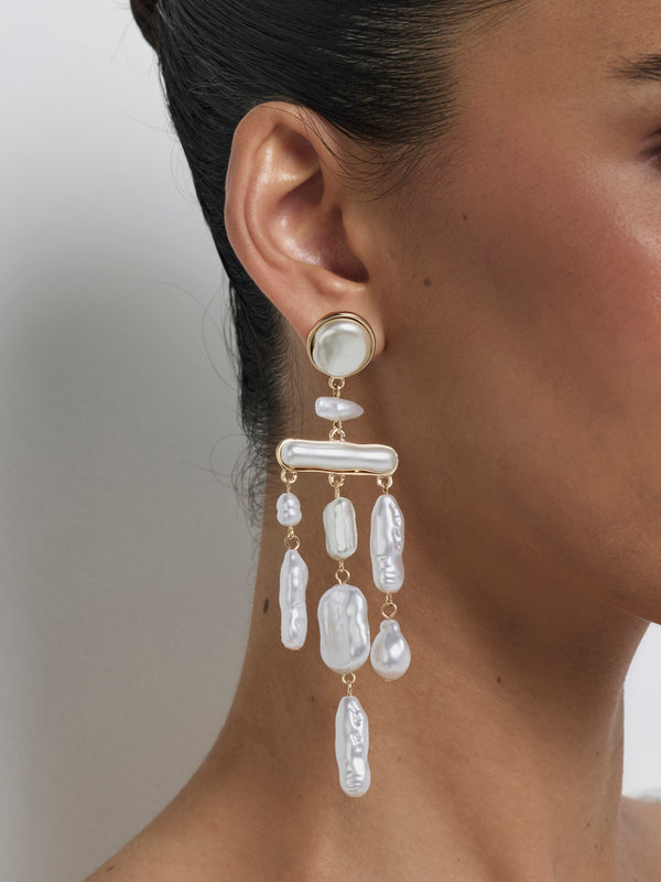 SHEIKE Anya Earrings Gold Pearl 1008416 Model Image