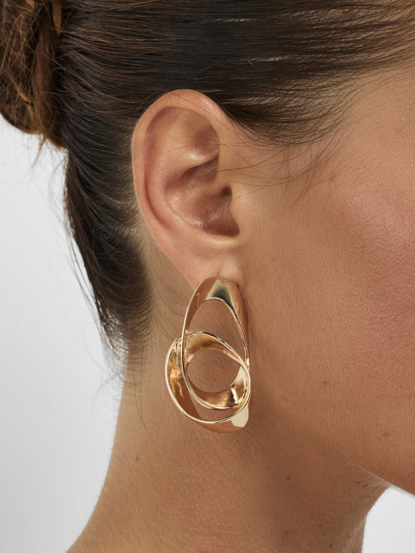 SHEIKE Bella Earrings Gold 1008501 Model Image