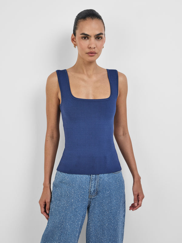KAIA TOP, close-up detail on size 8 model