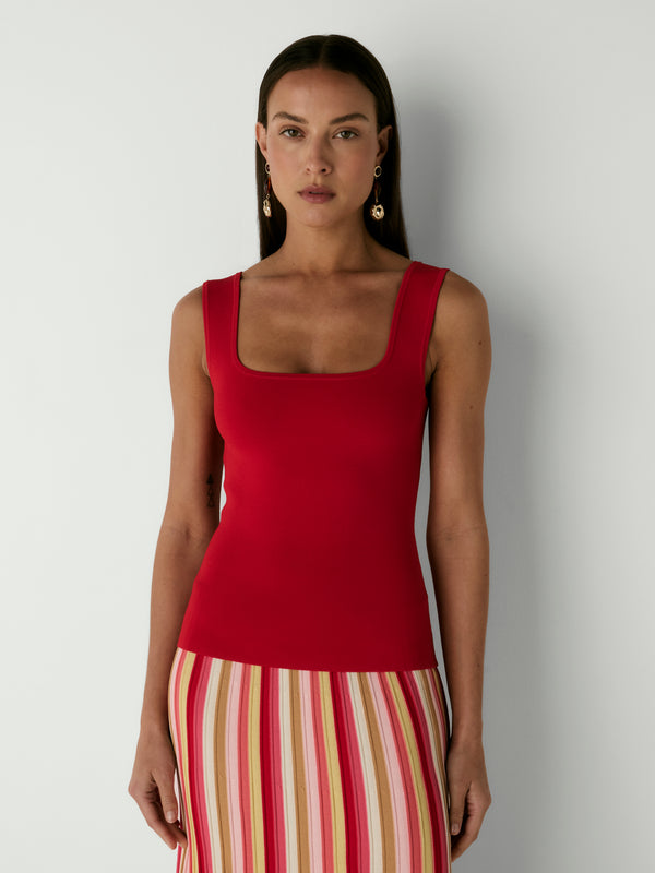 KAIA TOP, close-up detail on size 8 model