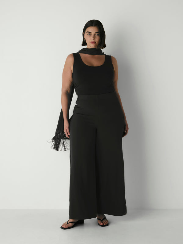 LOTTIE TOP, front view on size 16 model