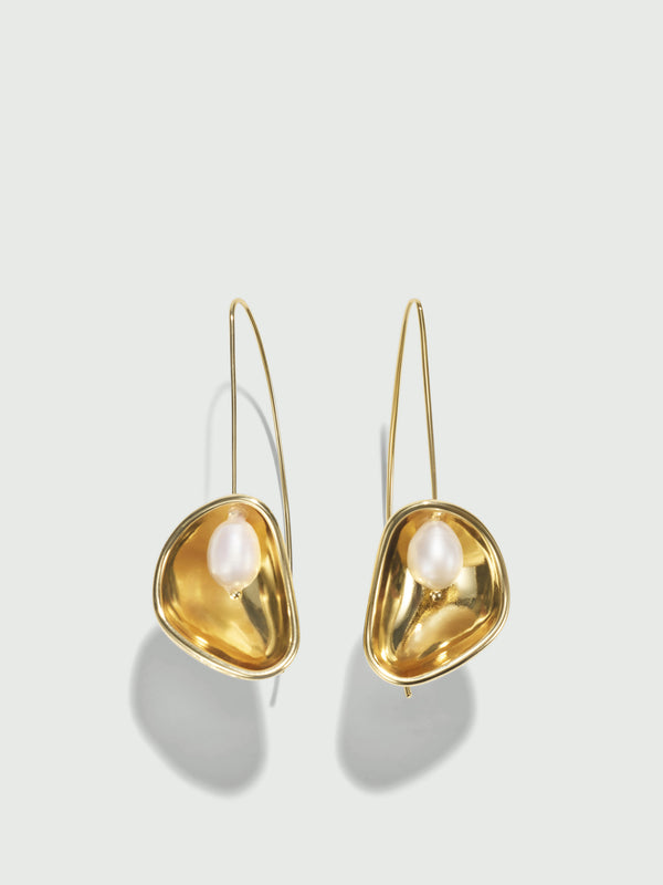 ASTER EARRING, flat lay