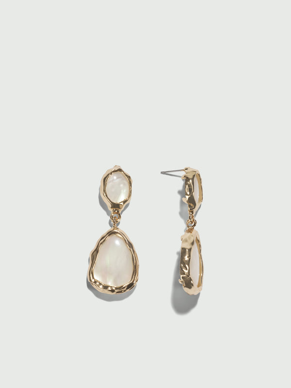 ASTON EARRING, flat lay
