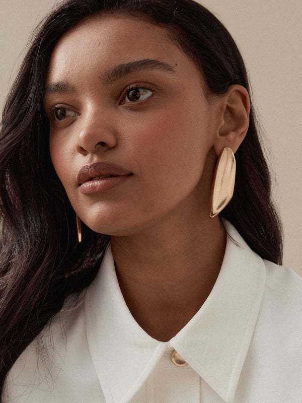 SHEIKE Luna Earrings Gold 1007946 Campaign Image